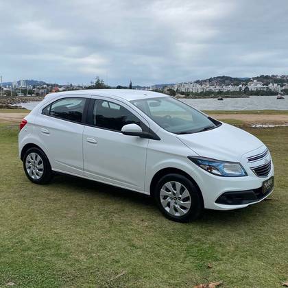 CHEVROLET ONIX 1.4 MPFI LT 8V FLEX 4P MANUAL CHEVROLET ONIX 1.4 MPFI LT 8V FLEX 4P MANUAL